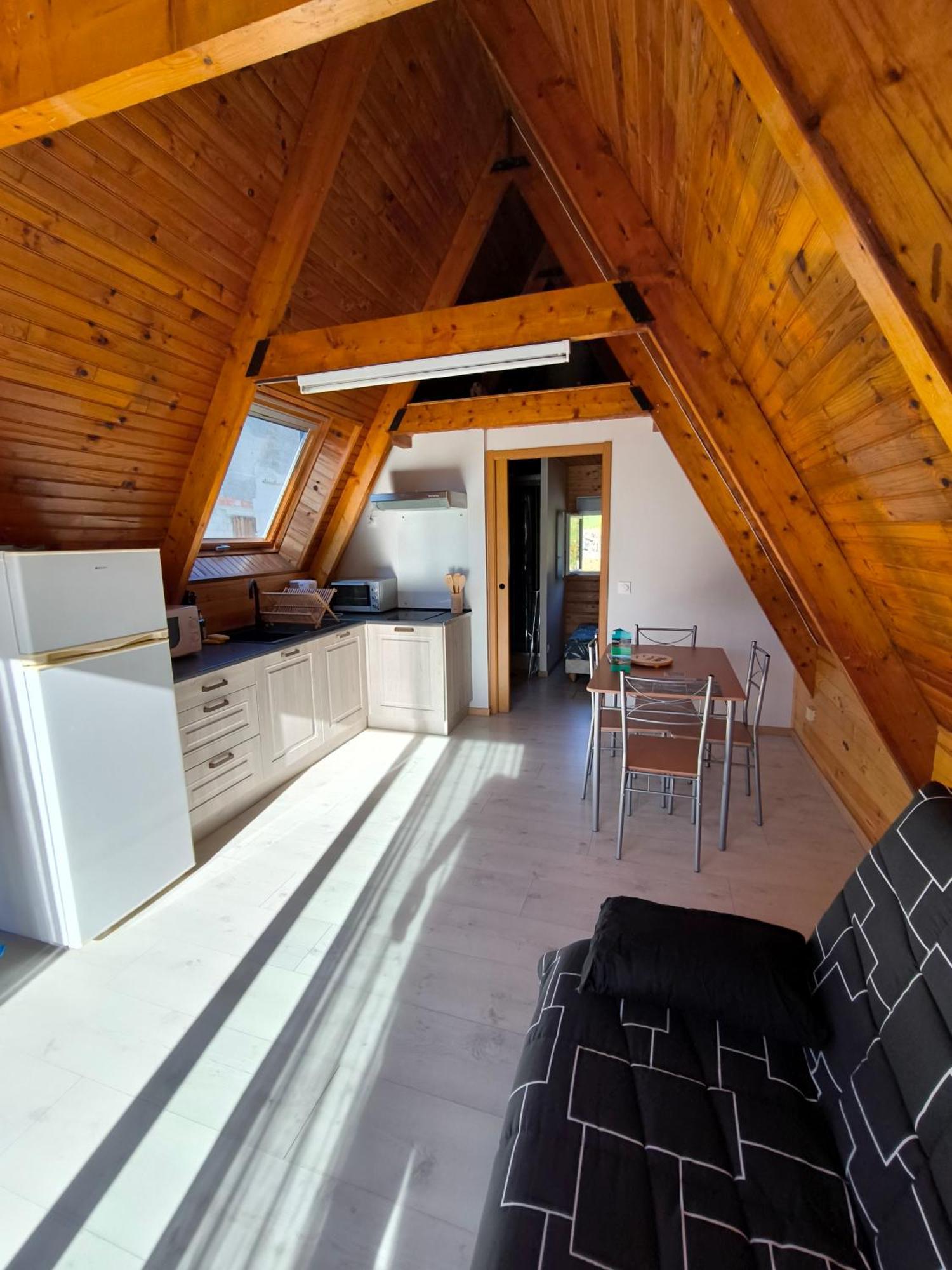 Petit Chalet Avec Terrasse Oust Habitación foto